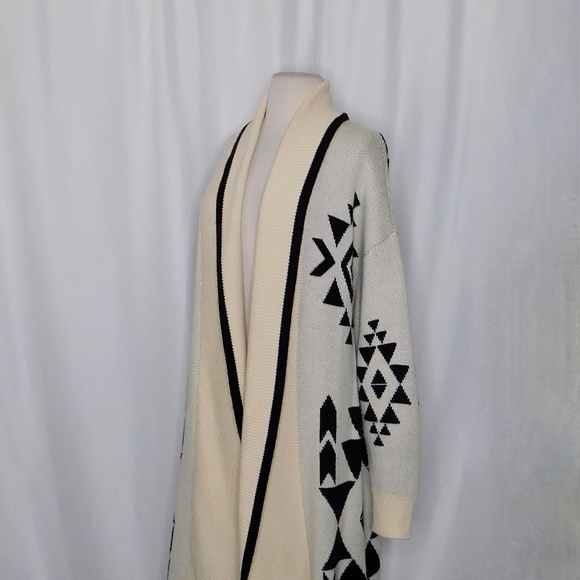 BLANK NYC Aztec Print Longline Cardigan Sweater Ivory Black Knit Tribal Small - Picture 7 of 14